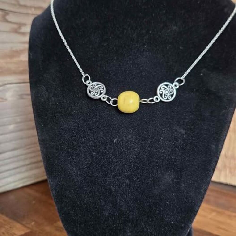 Handmade Yellow Stone Necklace Silver Tone Celtic Knot Pendant 20 Inch Boho